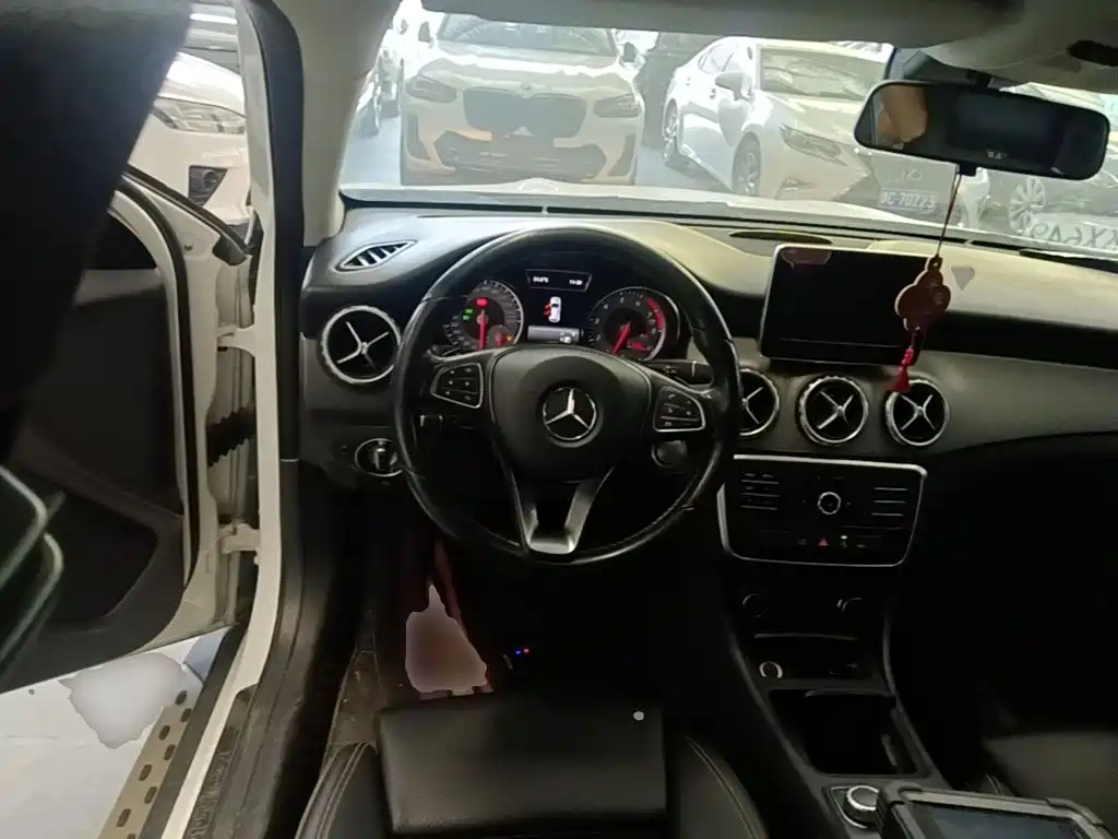Mercedes-Benz GLA — миниатюра 11