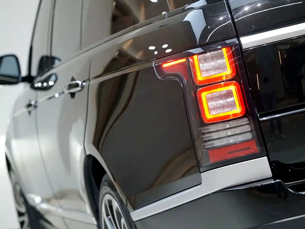 Land Rover Range Rover — миниатюра 8