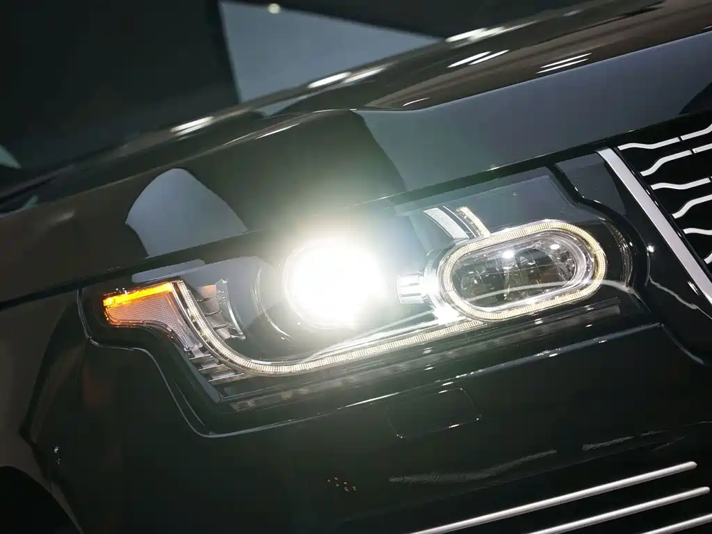 Land Rover Range Rover — миниатюра 6