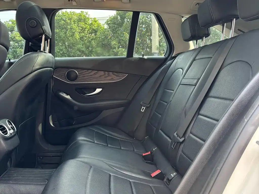 Mercedes-Benz C-Class (Import) — миниатюра 14