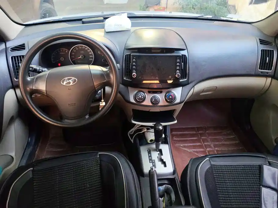Hyundai Elantra — миниатюра 12