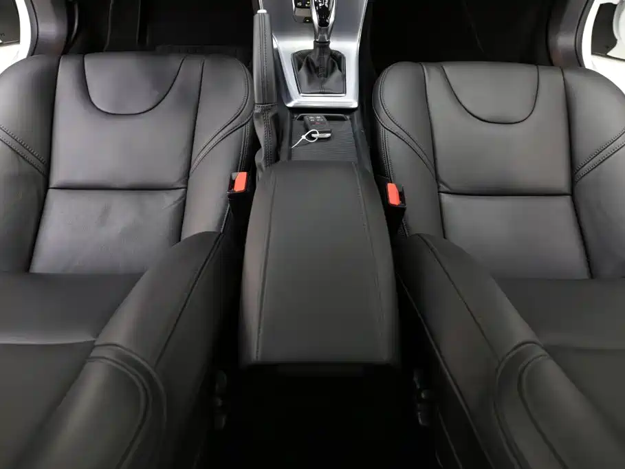 Volvo V40 — миниатюра 10
