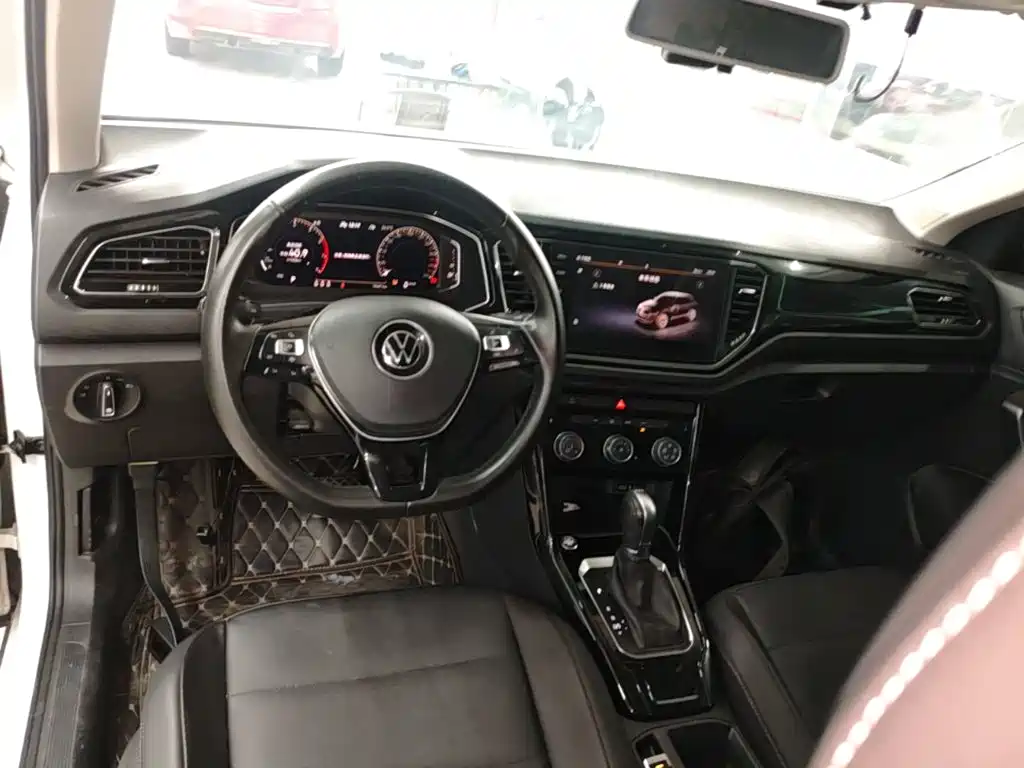 Volkswagen T-Roc — миниатюра 10