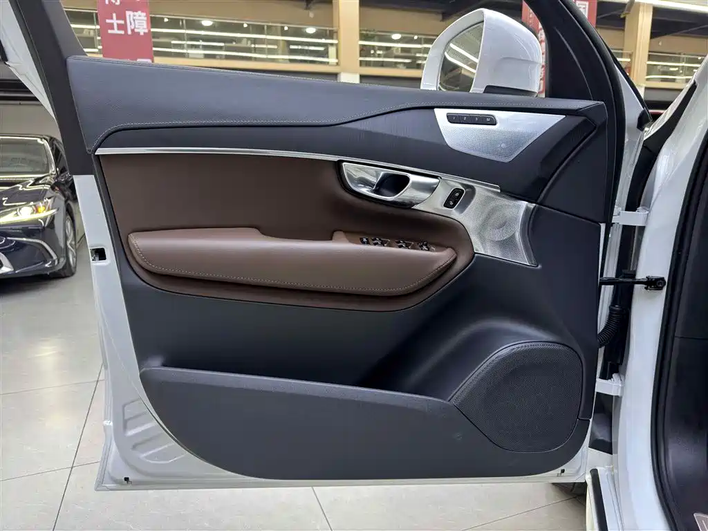 Volvo XC90 — миниатюра 13