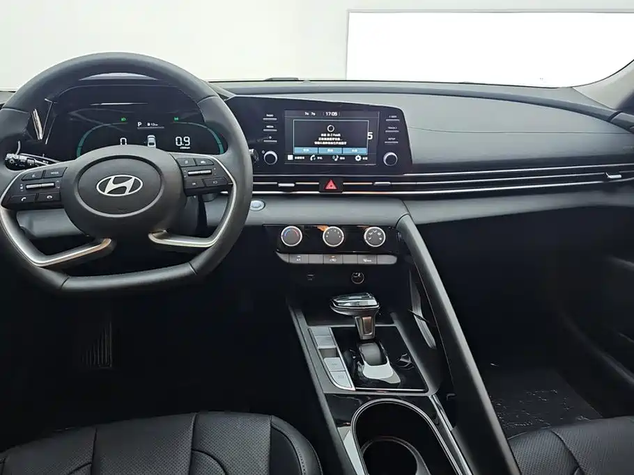 Hyundai Elantra — миниатюра 12