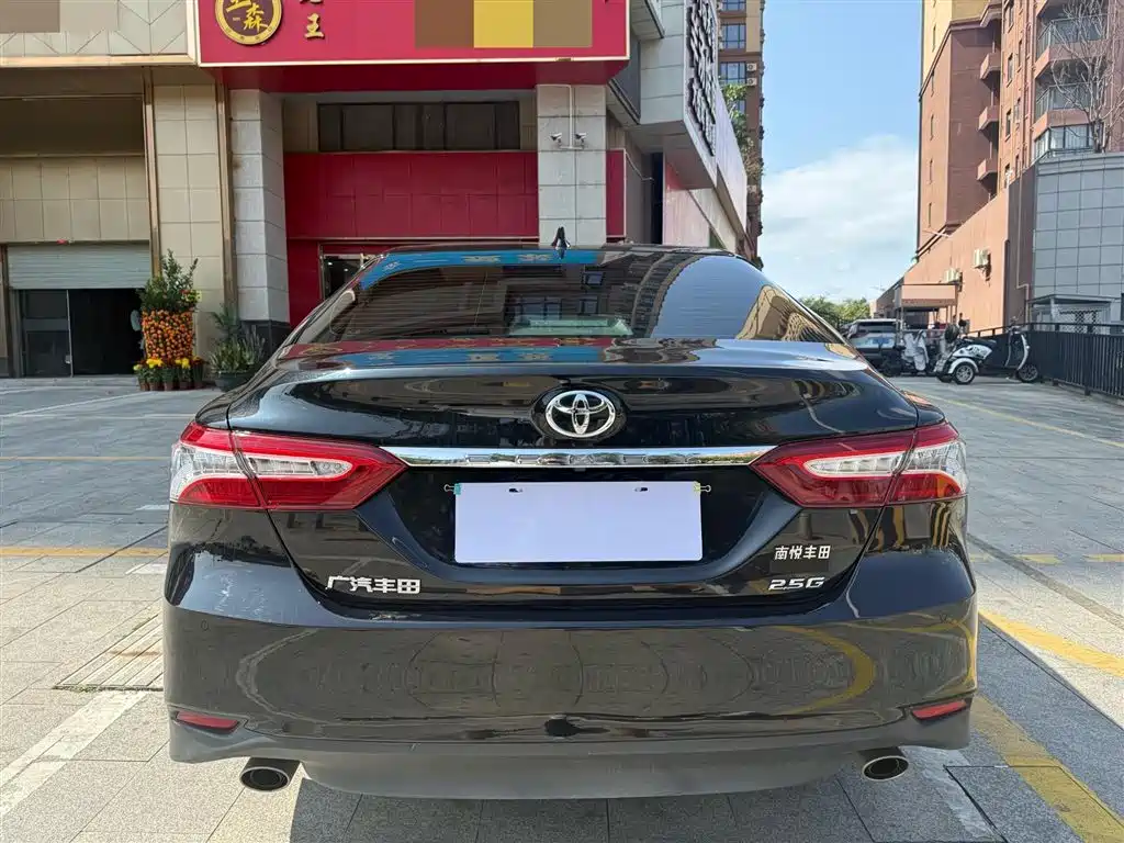 TOYOTA CAMRY