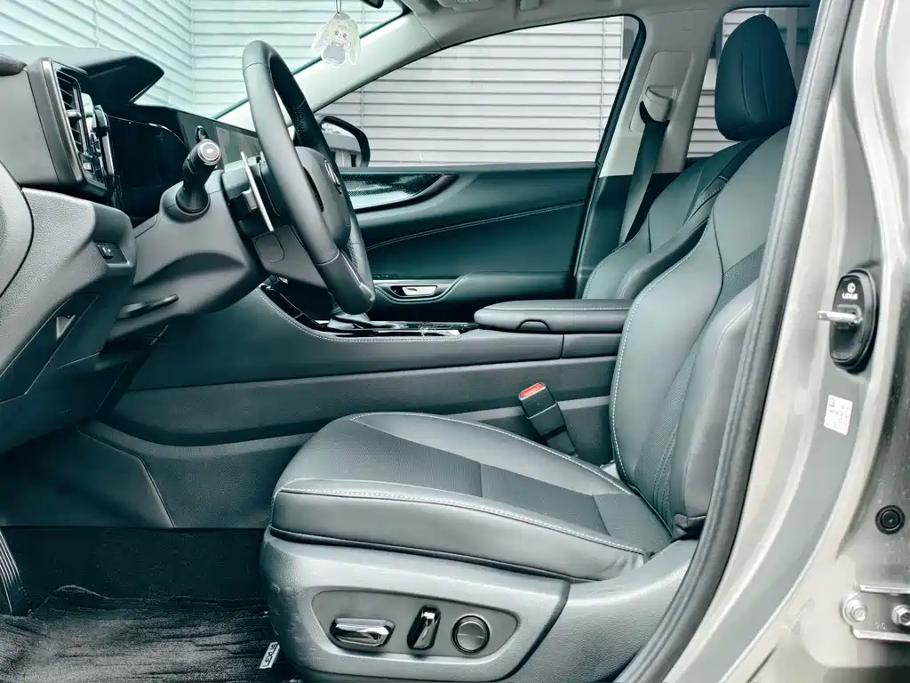 Lexus NX — миниатюра 7