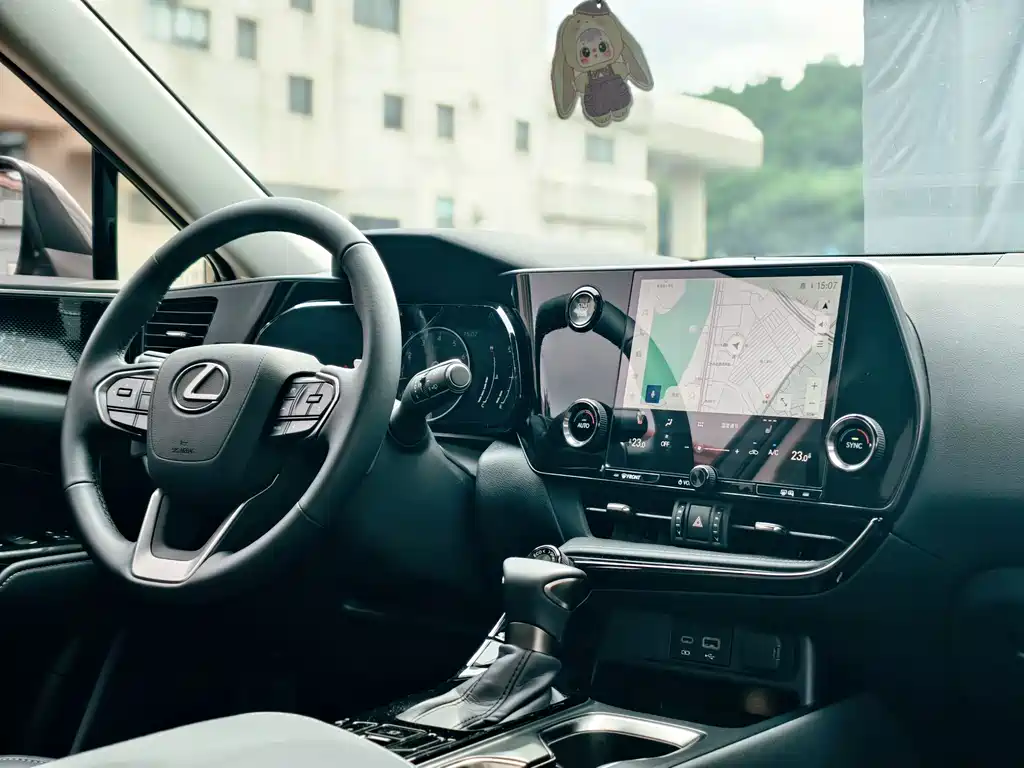 Lexus NX — миниатюра 10