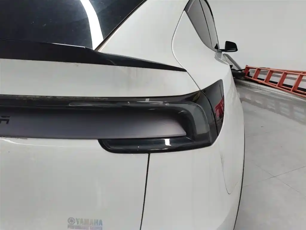 Tesla Model Y L