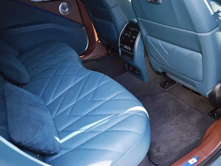 BMW XM — миниатюра 9