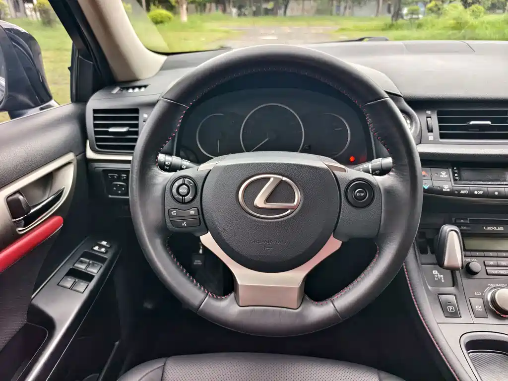 Lexus CT — миниатюра 7