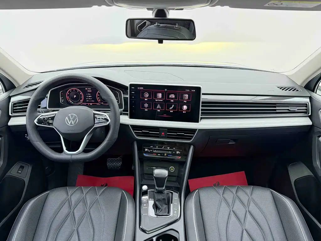Volkswagen Tiguan L L 2022 330TSI AT Smart
