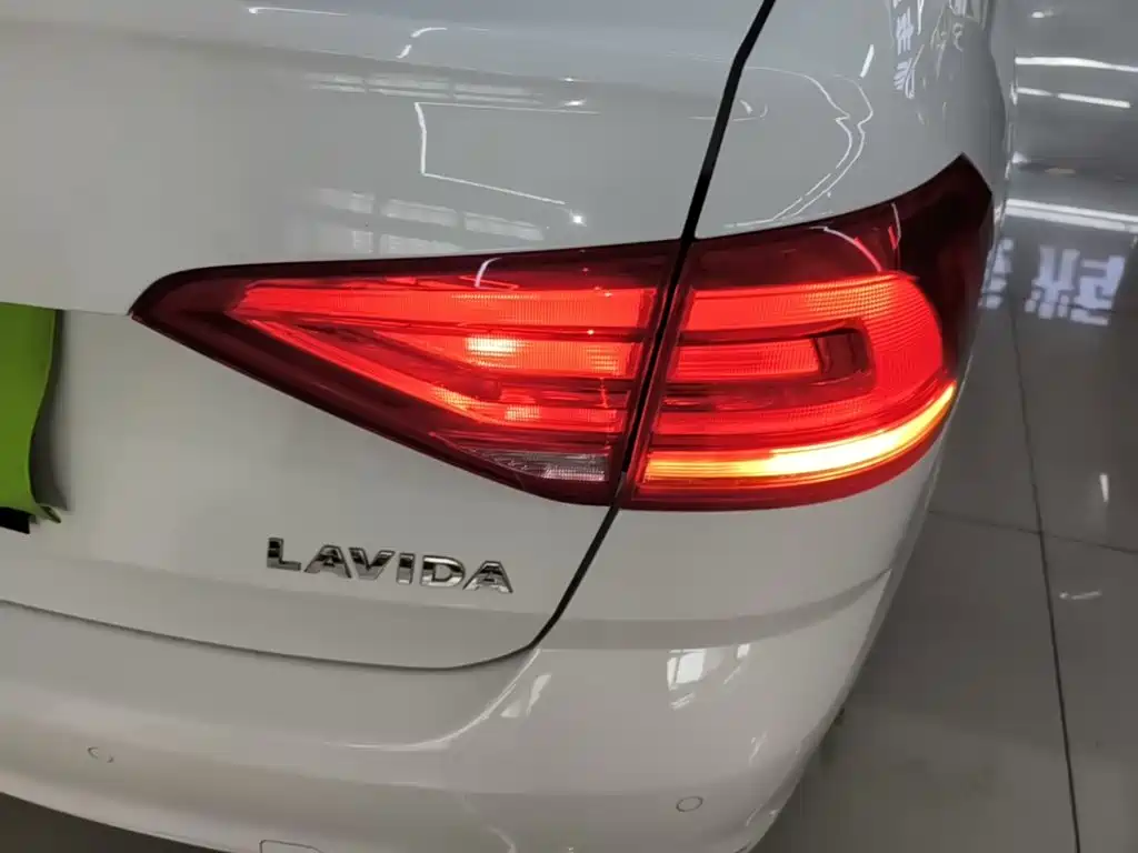Volkswagen Lavida — миниатюра 8