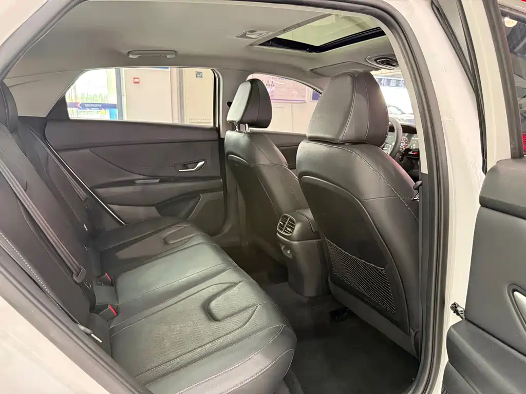 Hyundai Elantra — миниатюра 11