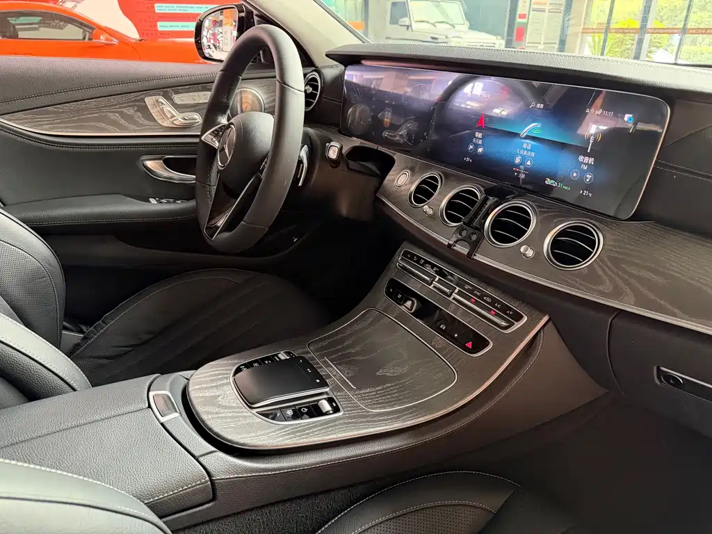 Mercedes-Benz E-Class — миниатюра 10