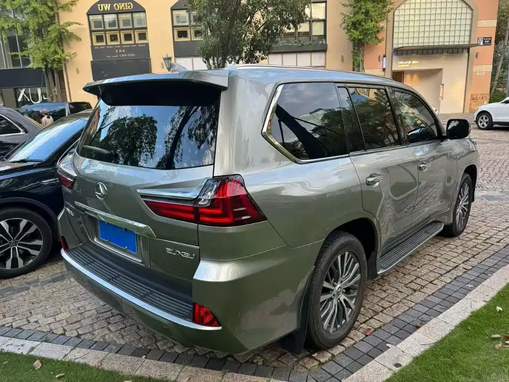 Lexus LX — миниатюра 9