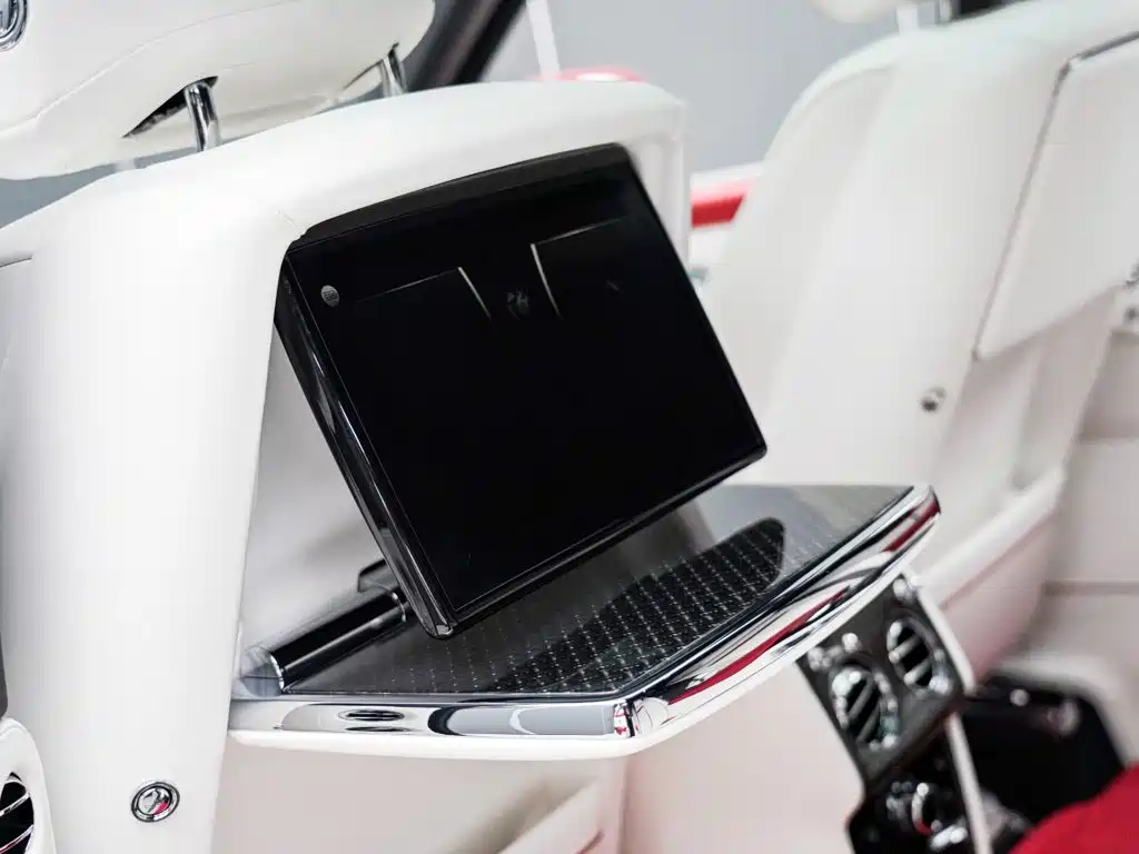Rolls-Royce Cullinan — миниатюра 11