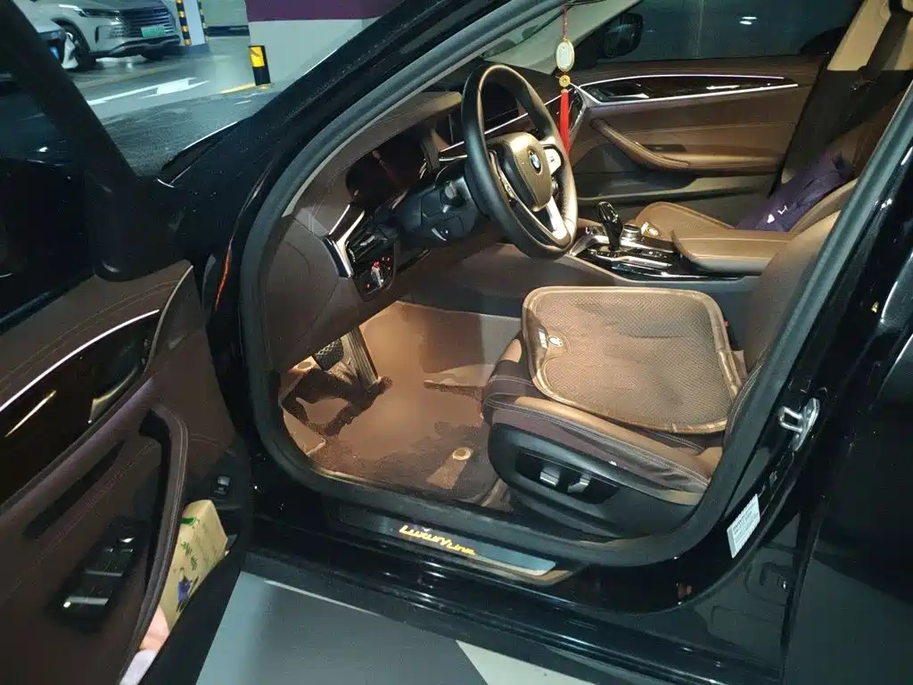BMW 5 Series — миниатюра 17