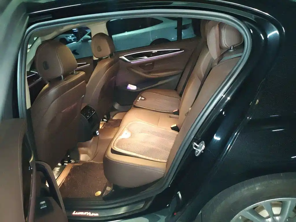 BMW 5 Series — миниатюра 18
