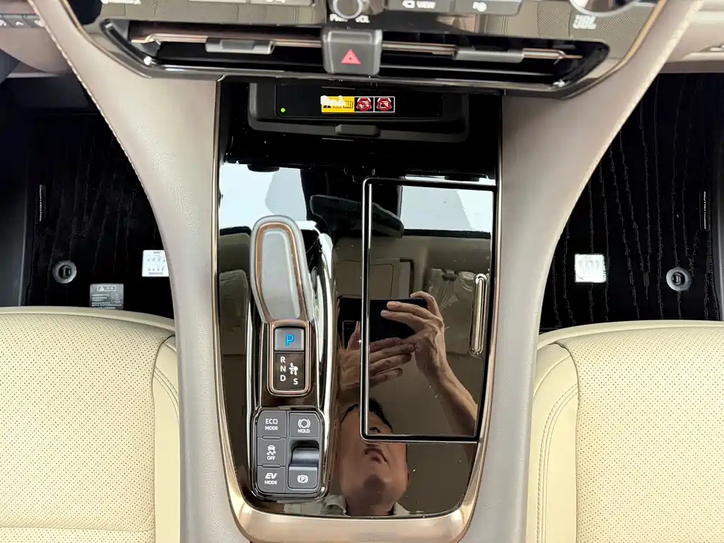 Toyota Vellfire — миниатюра 12