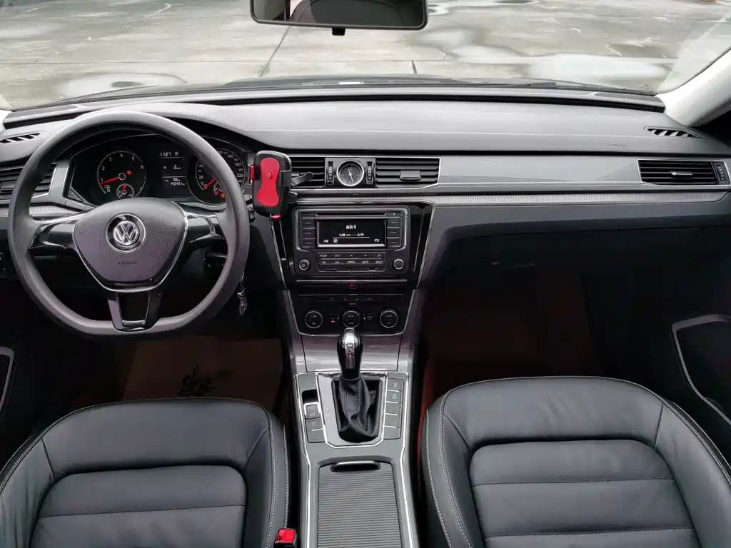 Volkswagen Passat 330TSI DSG Honorable Edition, фото 11