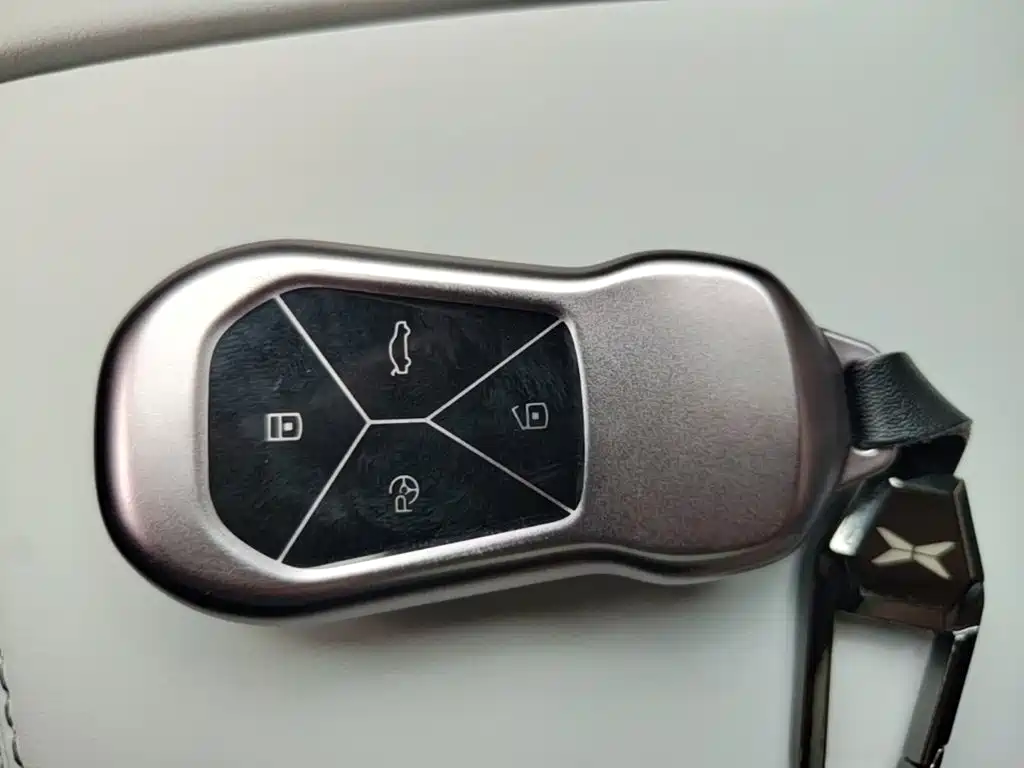 XPeng P7 — миниатюра 9