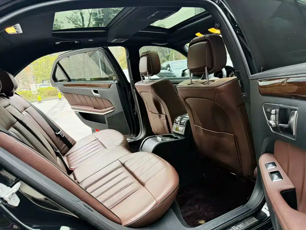 Mercedes-Benz E-Class — миниатюра 9