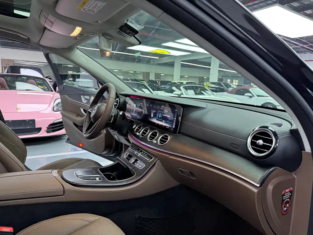 MERCEDES-BENZ E CLASS