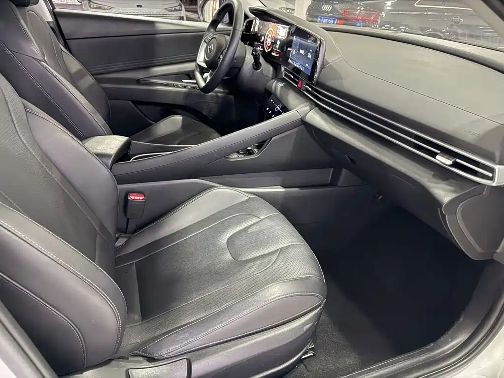 Hyundai Elantra — миниатюра 9