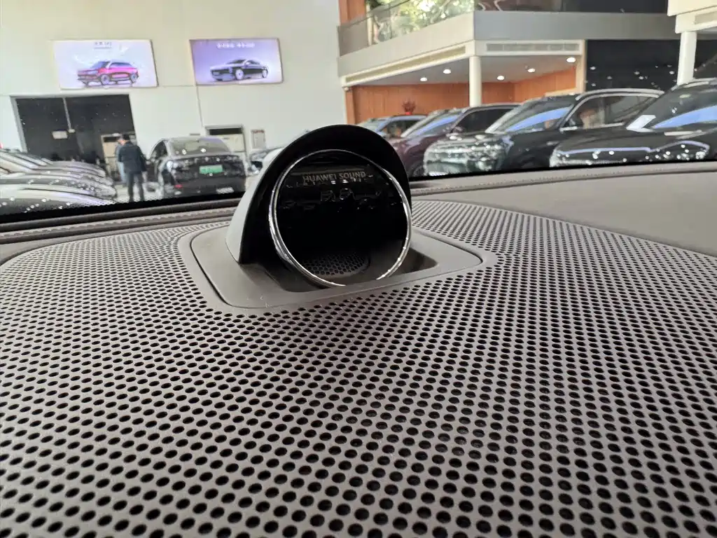 AITO ASK THE WORLD M9