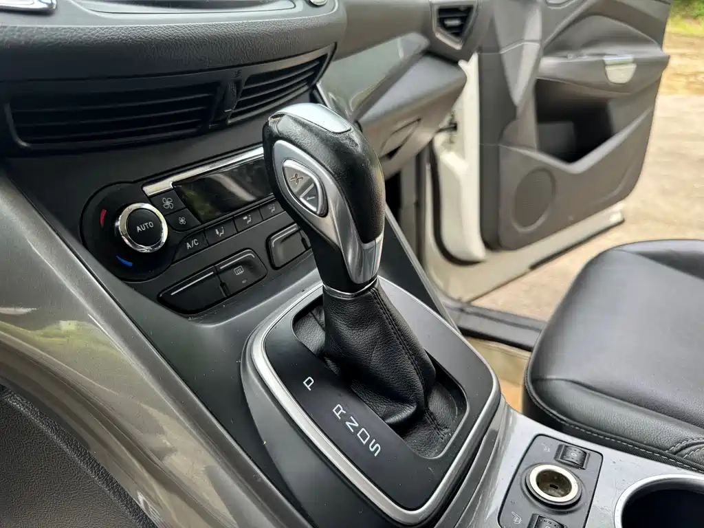 Ford Kuga — миниатюра 8