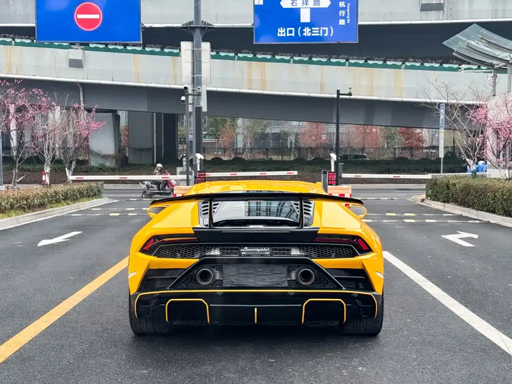LAMBORGHINI HURACÁN