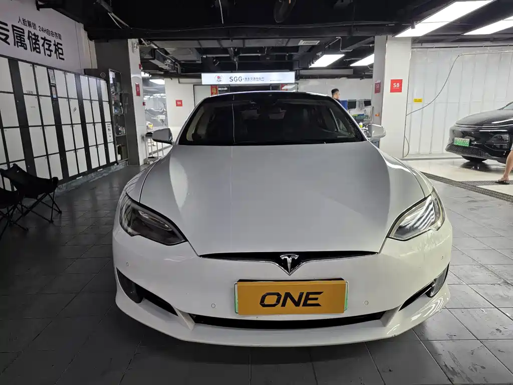 Tesla Model S — миниатюра 2