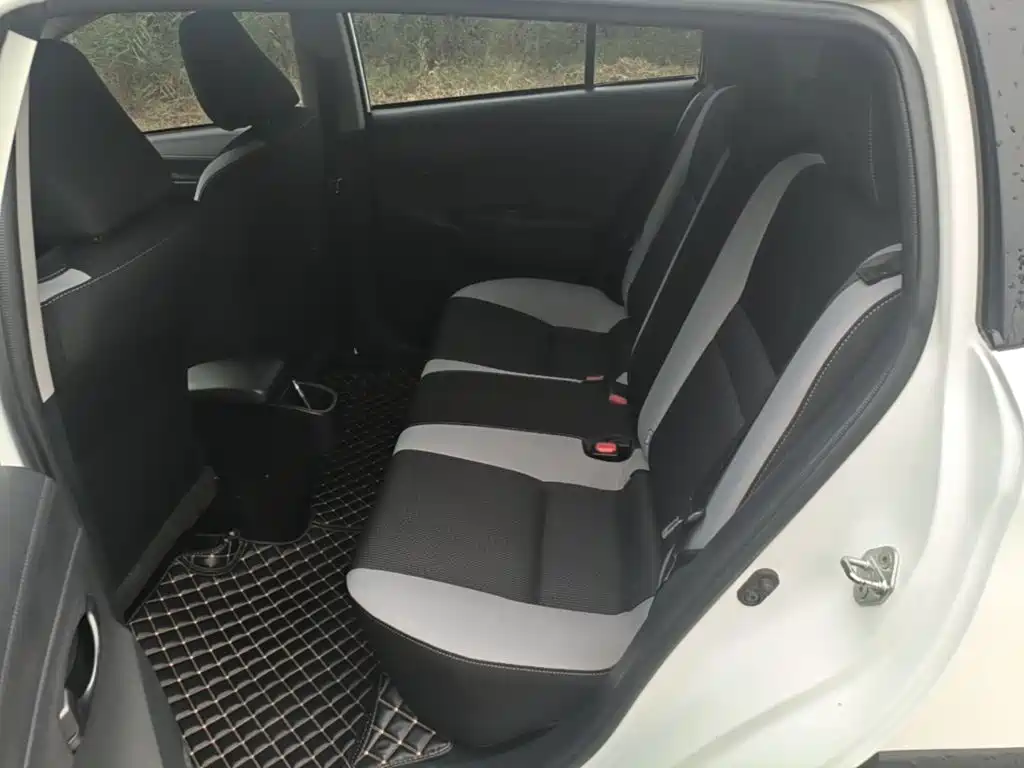 Toyota Yaris L — миниатюра 17