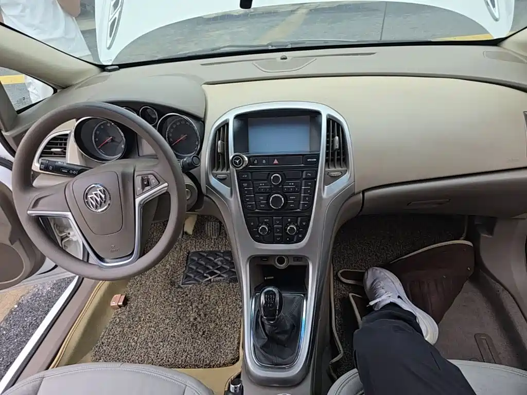 Buick Excelle — миниатюра 10