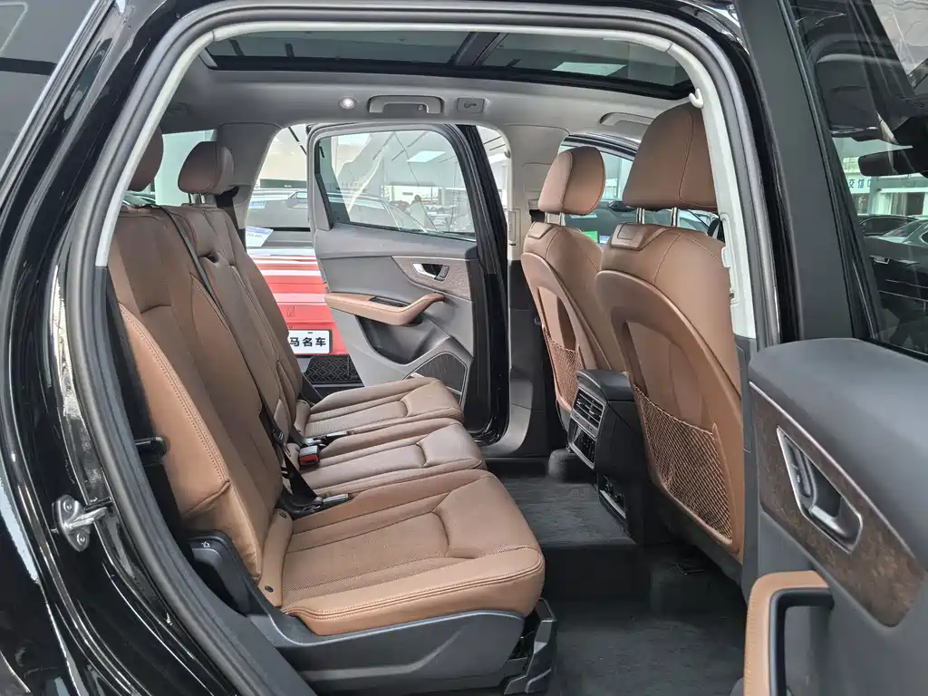 Audi Q7 — миниатюра 11