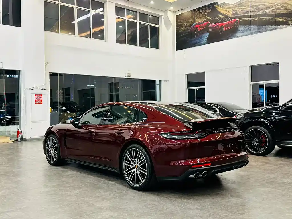 PORSCHE PANAMERA