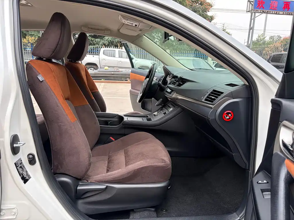 Lexus CT — миниатюра 6