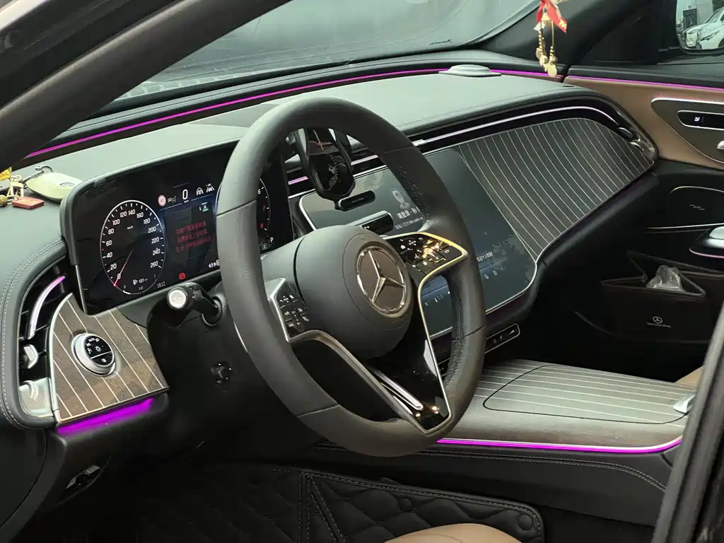 Mercedes-Benz E-Class — миниатюра 9