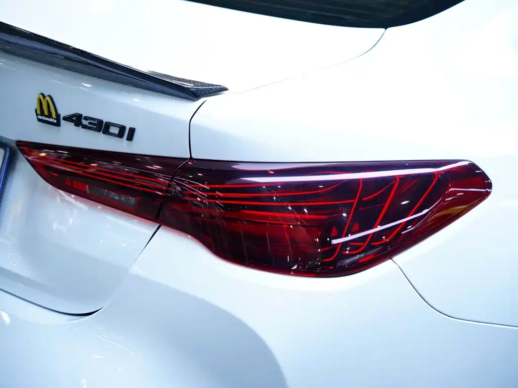 BMW M4 — миниатюра 10