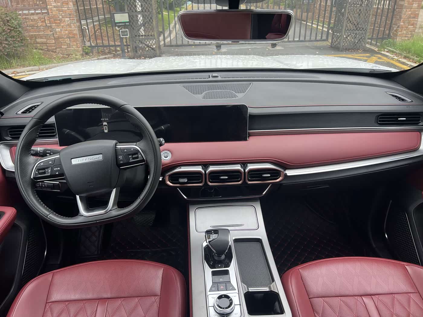 Jetour Jetour X70 PLUS 1.5 л 2024 г. Белый, пробег 20000 км