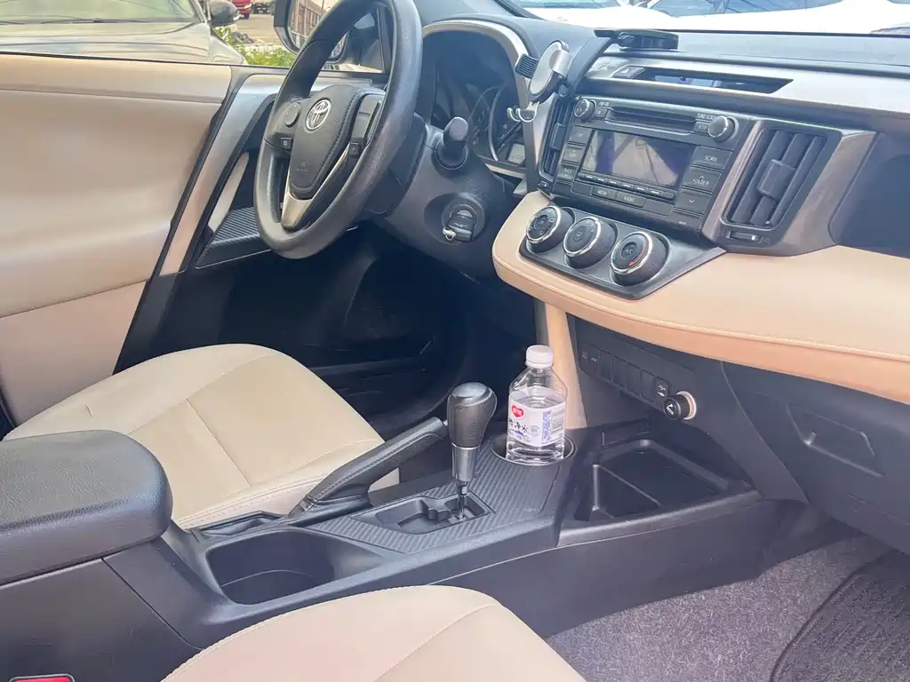 Toyota RAV4 — миниатюра 11