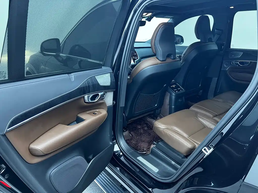 Volvo XC90 PHEV — миниатюра 17