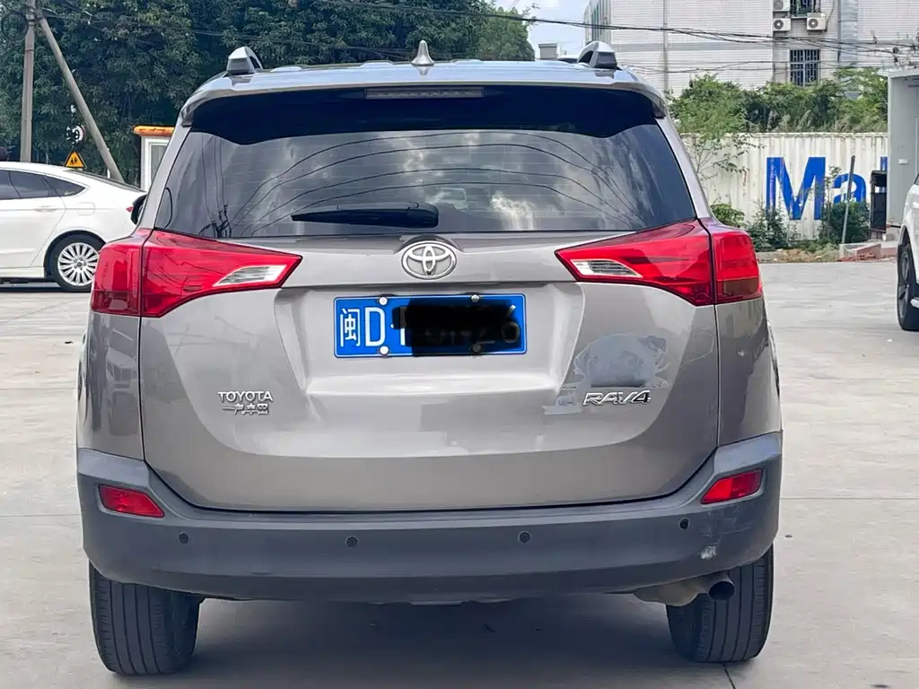 Toyota RAV4 — миниатюра 5