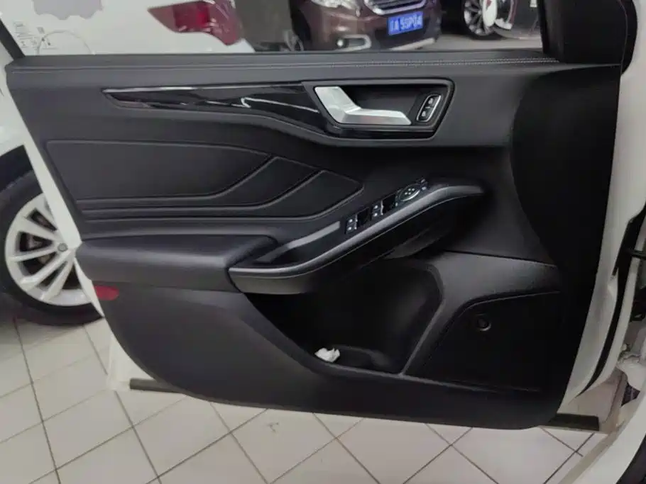 Ford Focus — миниатюра 7