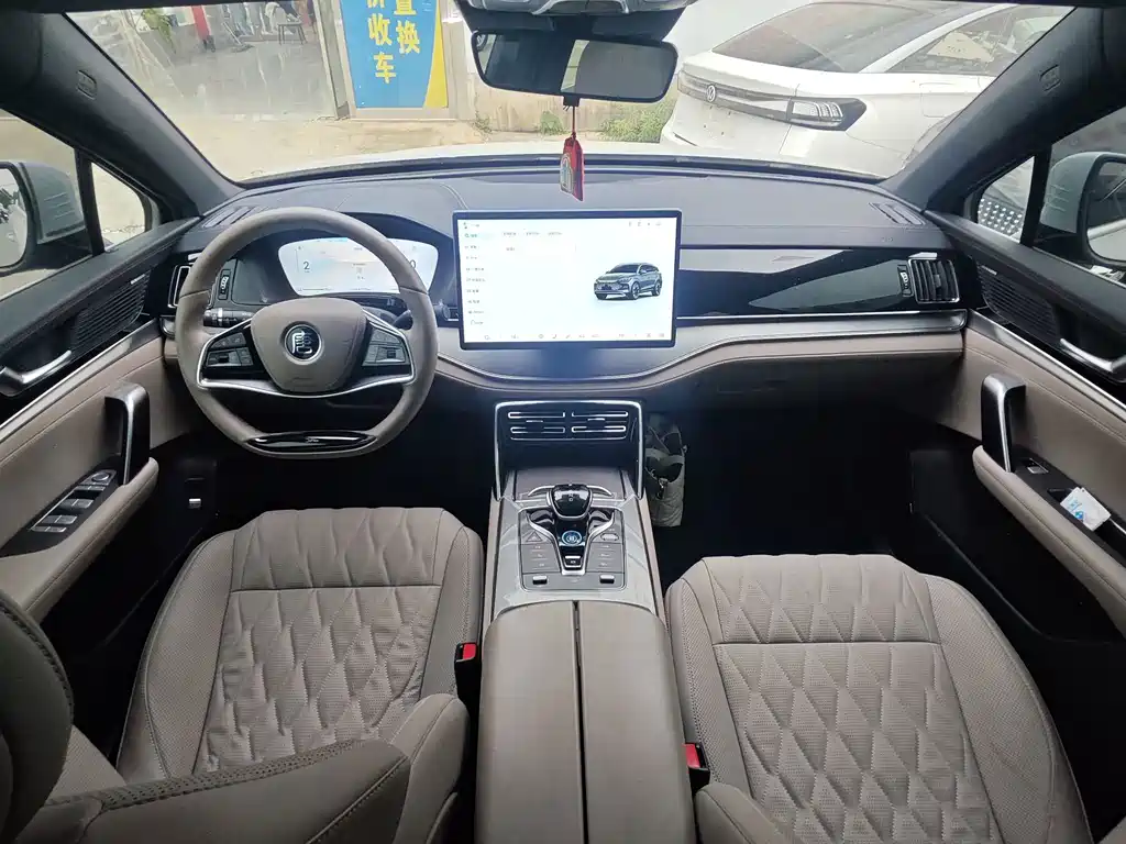 BYD Tang DM - фото 5