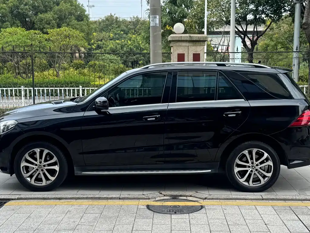 Mercedes-Benz GLE (Import) — миниатюра 6