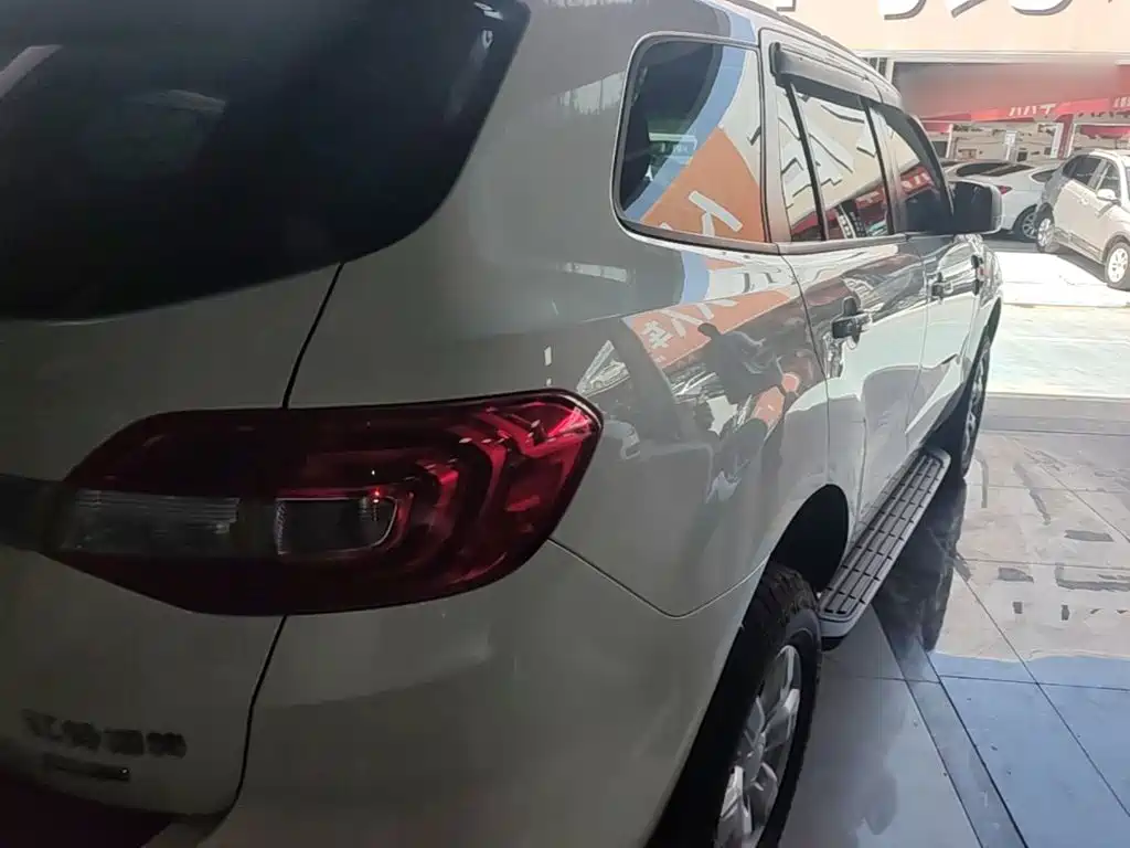 Ford Everest — миниатюра 7