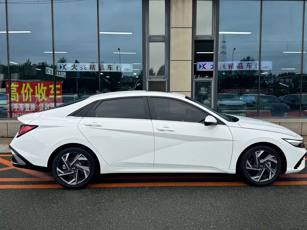 Hyundai Elantra 2023 1.5L CVT LUX Luxury