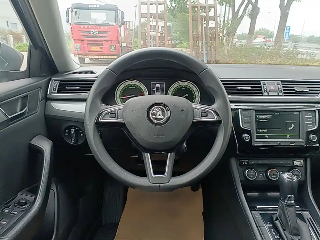 Skoda Superb — миниатюра 11